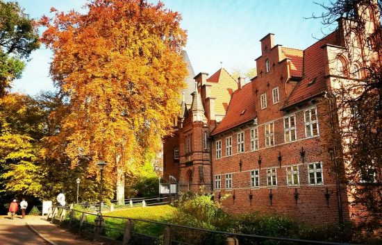 Haus-Anna-Elbe-Ferienwohnungen-Bergedorf-Hamburg-Schloss
