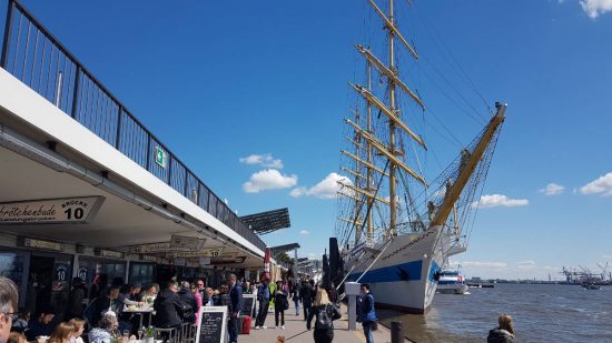 haus-anna-elbe-hamburg-hafen-segelschiff-02